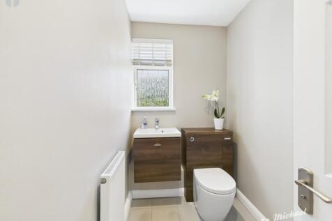 CAM03852G0-PR0243-STILL015