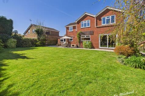 CAM03852G0-PR0243-STILL008