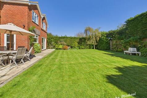 CAM03852G0-PR0243-STILL010