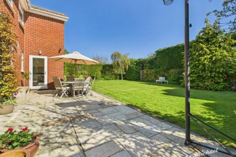 CAM03852G0-PR0243-STILL004