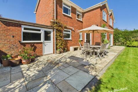 CAM03852G0-PR0243-STILL005