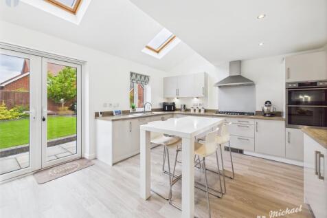 CAM03852G0-PR0297-STILL018