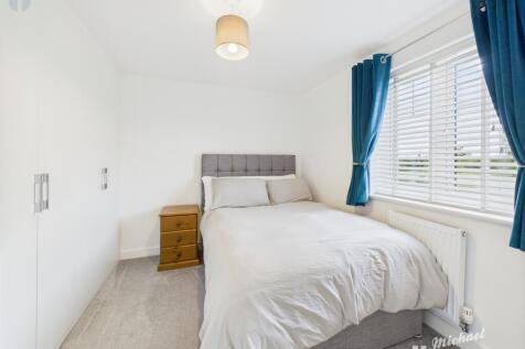 CAM03852G0-PR0297-STILL009