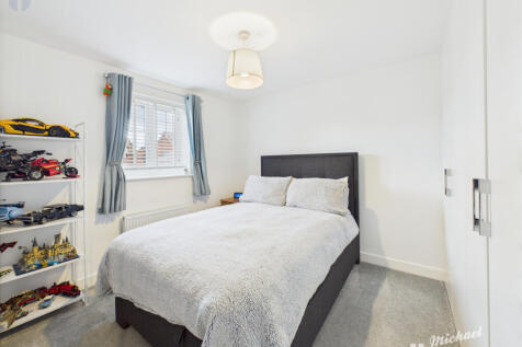 CAM03852G0-PR0297-STILL010