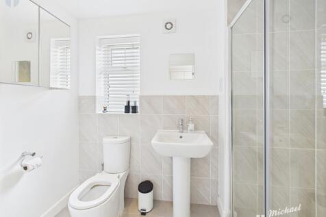 CAM03852G0-PR0297-STILL008