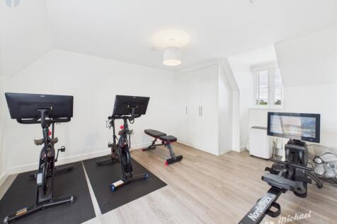 CAM03852G0-PR0297-STILL004