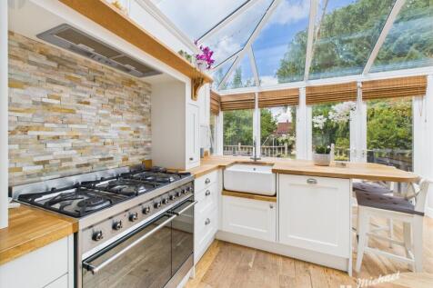 CAM03852G0-PR0304-STILL022