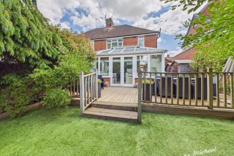 CAM03852G0-PR0304-STILL030