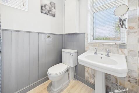 CAM03852G0-PR0304-STILL008