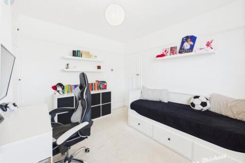 CAM03852G0-PR0304-STILL011