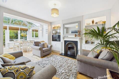 CAM03852G0-PR0304-STILL016