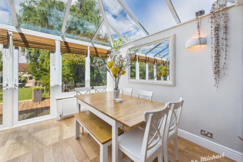 CAM03852G0-PR0304-STILL020