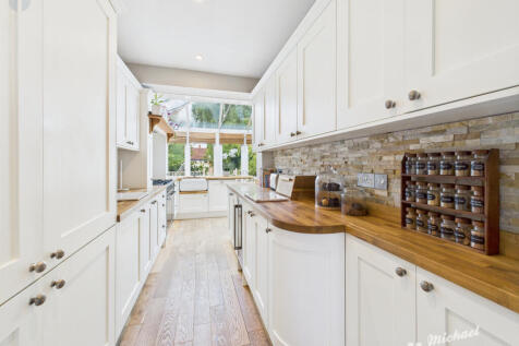 CAM03852G0-PR0304-STILL025