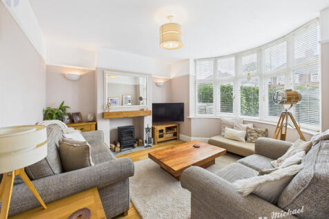 CAM03852G0-PR0304-STILL019