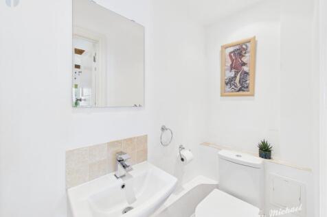 CAM03852G0-PR0304-STILL002