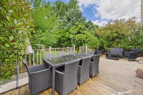 CAM03852G0-PR0304-STILL028