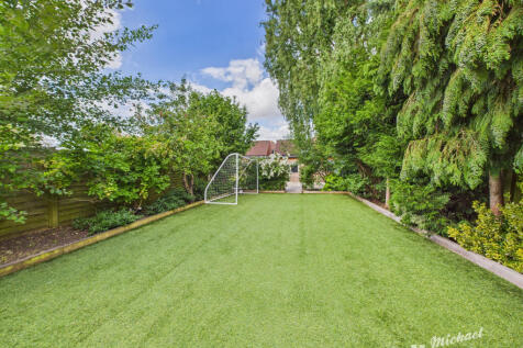 CAM03852G0-PR0304-STILL029