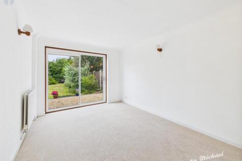 CAM03852G0-PR0315-STILL004