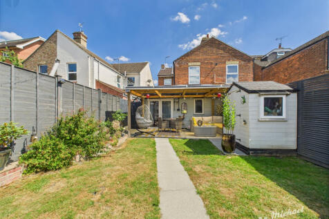 CAM03218G0-PR0699-STILL021