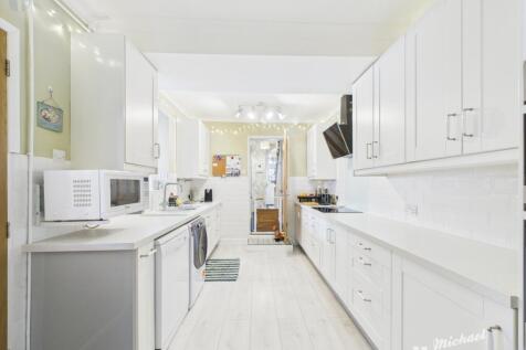 CAM03218G0-PR0699-STILL014