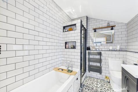 CAM03218G0-PR0699-STILL017