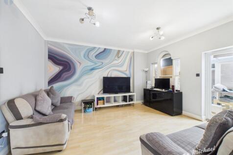 CAM03218G0-PR0718-STILL009