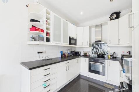 CAM03218G0-PR0718-STILL007