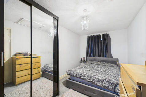 CAM03218G0-PR0718-STILL001