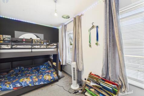 CAM03218G0-PR0718-STILL002