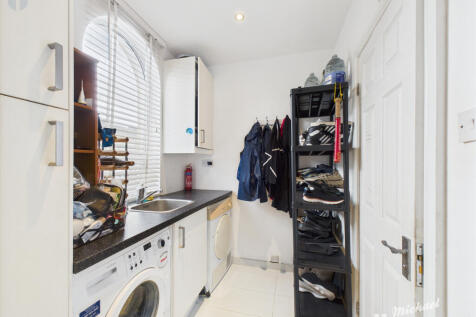 CAM03218G0-PR0718-STILL005