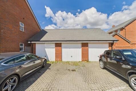 CAM03218G0-PR0704-STILL019