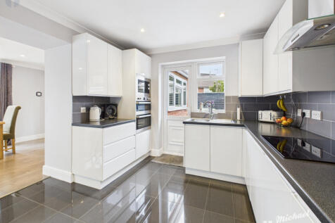 CAM03852G0-PR0372-STILL005