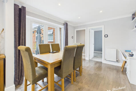 CAM03852G0-PR0372-STILL007