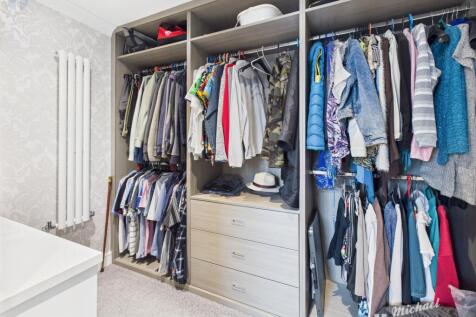 CAM03852G0-PR0372-STILL014