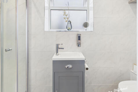 CAM03852G0-PR0372-STILL015