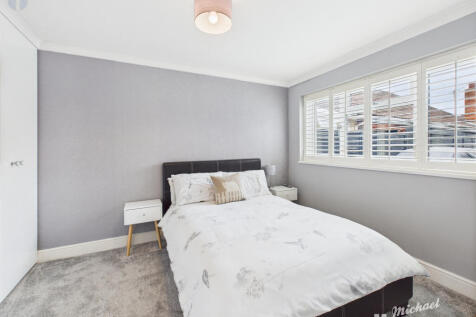 CAM03852G0-PR0372-STILL013