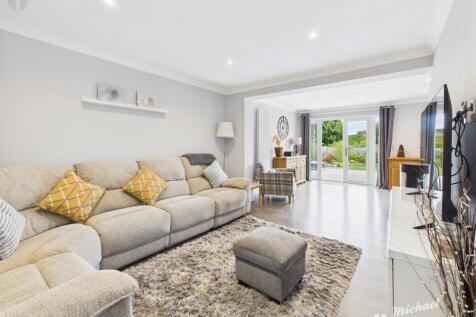 CAM03852G0-PR0372-STILL010