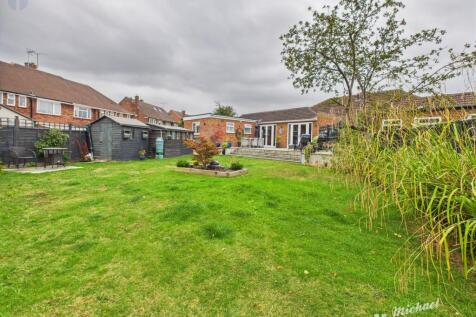 CAM03852G0-PR0372-STILL023