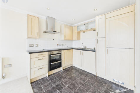 CAM03852G0-PR0395-STILL006