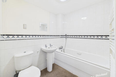 CAM03852G0-PR0395-STILL010