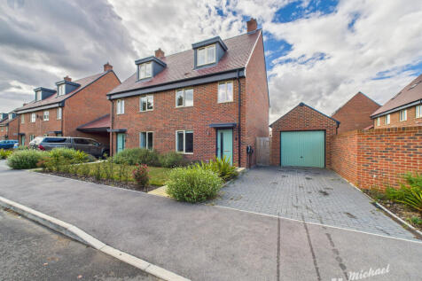 CAM03218G0-PR0756-STILL013