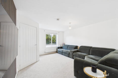 CAM03218G0-PR0756-STILL001