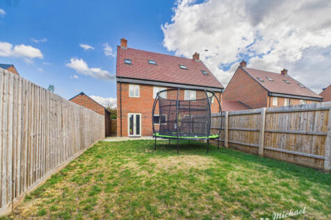 CAM03218G0-PR0756-STILL011