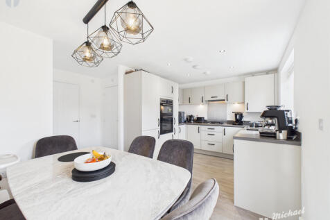 CAM03218G0-PR0756-STILL003