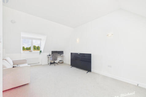 CAM03218G0-PR0756-STILL007