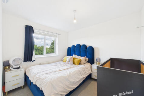 CAM03218G0-PR0756-STILL010