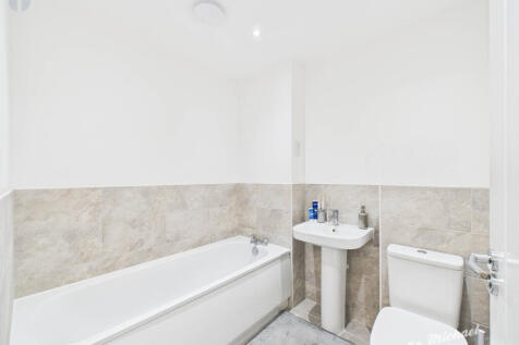 CAM03218G0-PR0756-STILL005