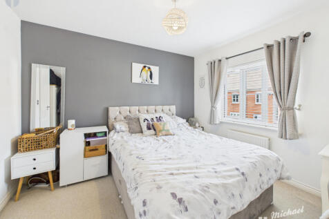 CAM03852G0-PR0413-STILL017