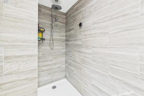 CAM03852G0-PR0413-STILL019