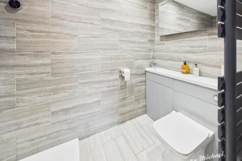 CAM03852G0-PR0413-STILL018